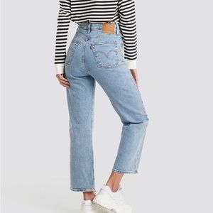 Levi’s rib cage straight ankle jeans